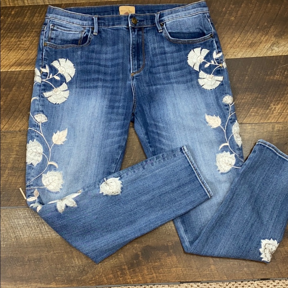 Driftwood Floral Embroidered Jackie Cropped Jeans